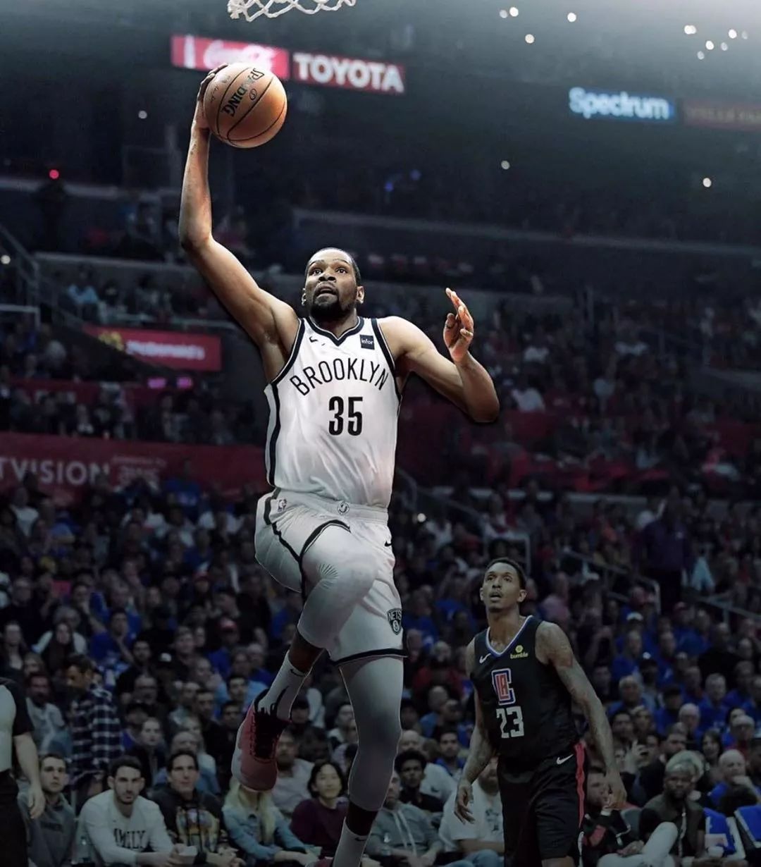 背靠背打爆 背靠背打爆